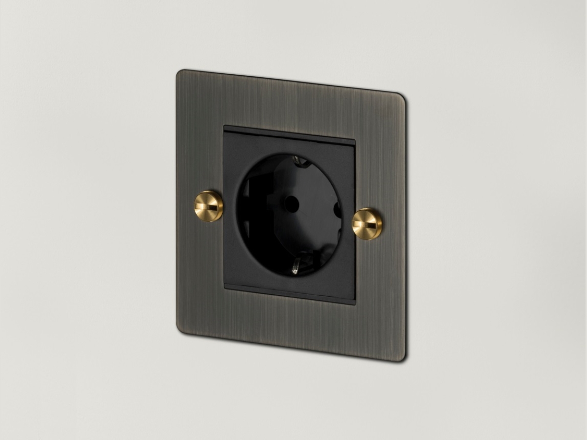 Розетка Buster & Punch одинарная 1G_Euro UK-MG-CO-1G-SM-BR матовая бронза