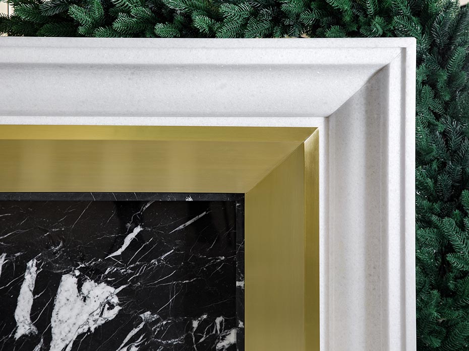 Мраморный камин  FURNITEK FG-05001 с латунным обрамлением