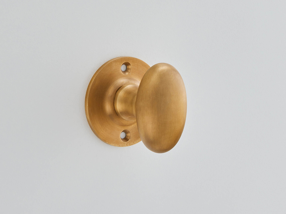 Дверная ручка-кноб на розетке Croft Small 4165 античная латунь