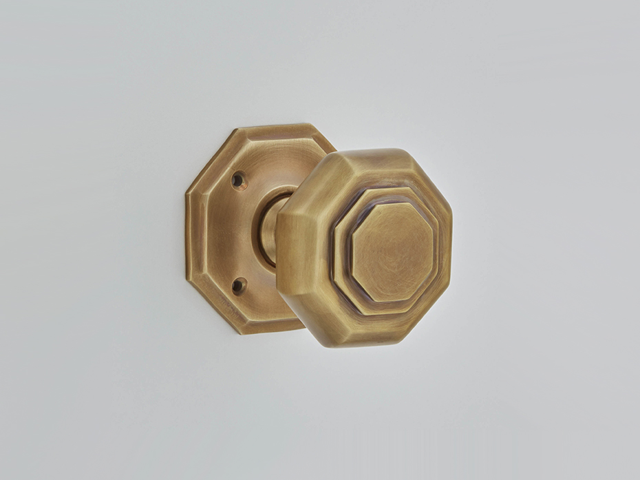 Дверная ручка-кноб на розетке Croft Crown 4180 матовая бронза