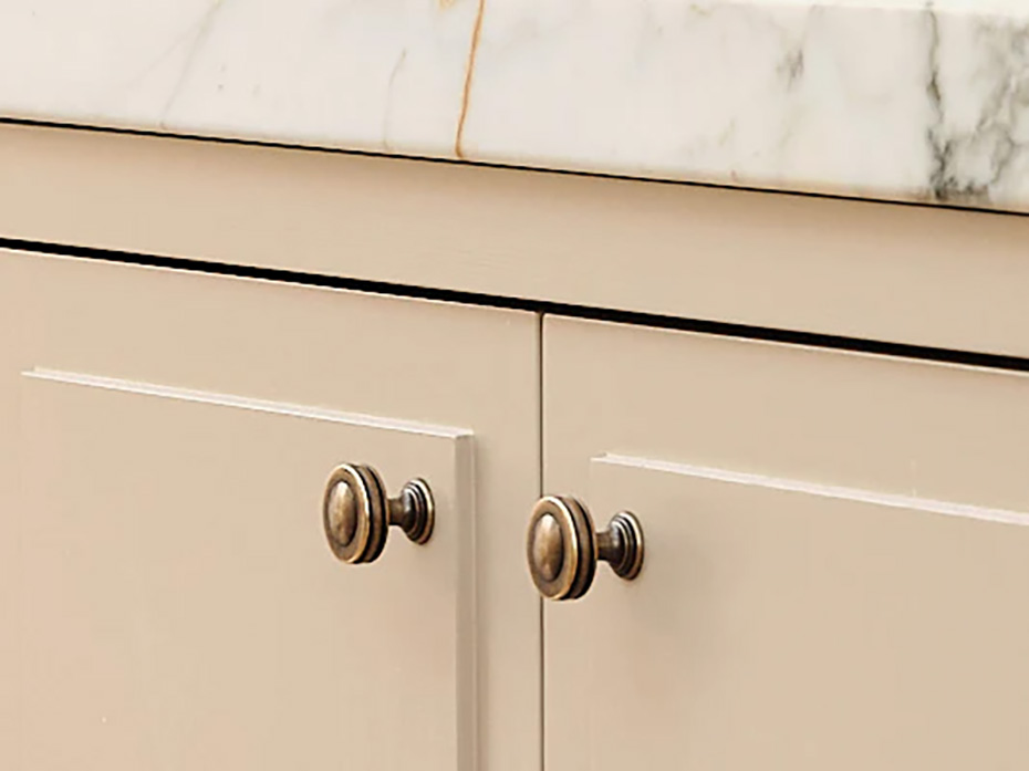 Мебельная ручка-кнопка Armac Martin Corona 32 мм полированный никель