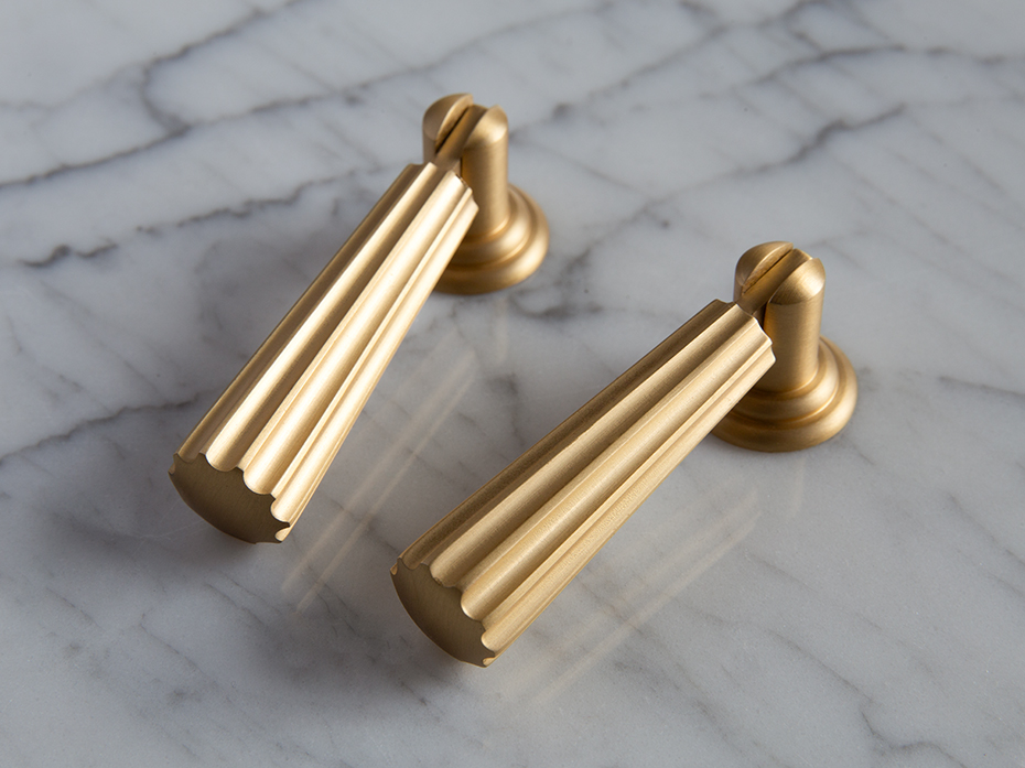 Мебельная ручка Oliver Knights Ren CH 50 мм матовая латунь