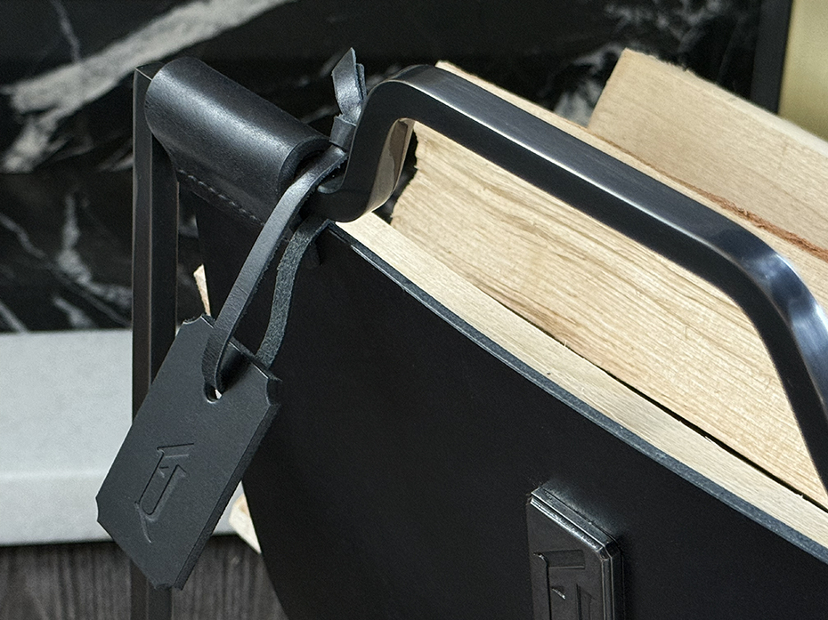 Дровница с кожаной вставкой FG-12061 чернёная латунь с полировкой