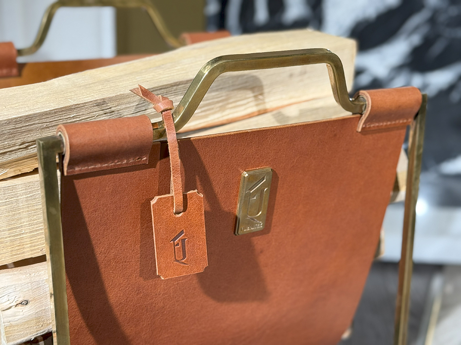 Дровница с кожаной вставкой FG-12056 полированная латунь состаренная