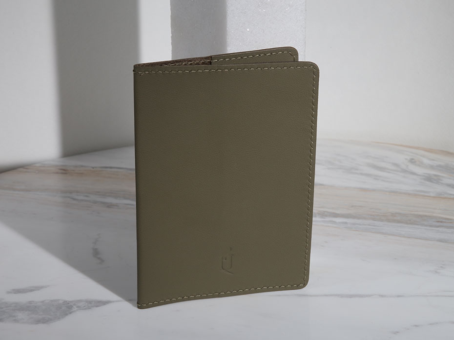 Обложка на паспорт FURNITEK модель FG-02021 из натуральной кожи цвет зелёный