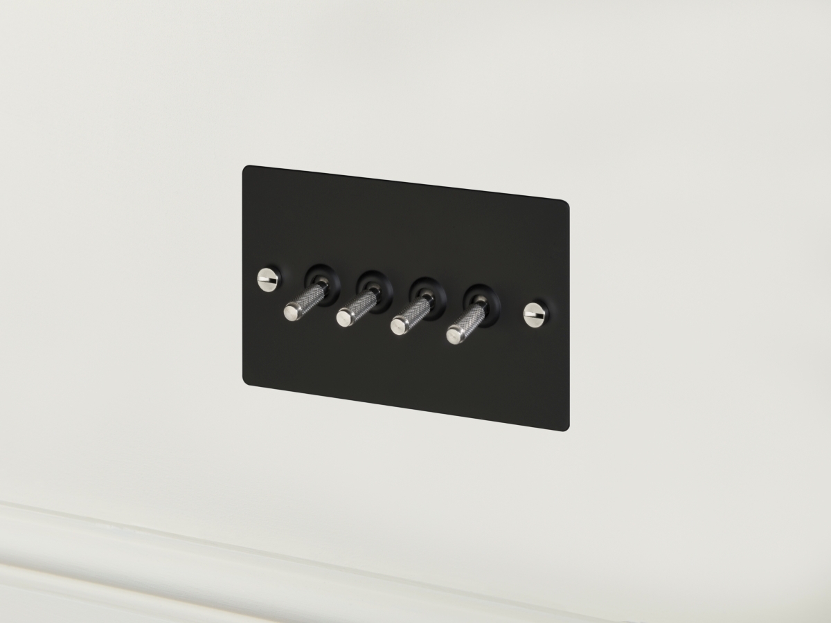 Выключатель тумблерный Buster & Punch четырехклавишный UK-TO-CO-4G-BL-ST чернёная латунь