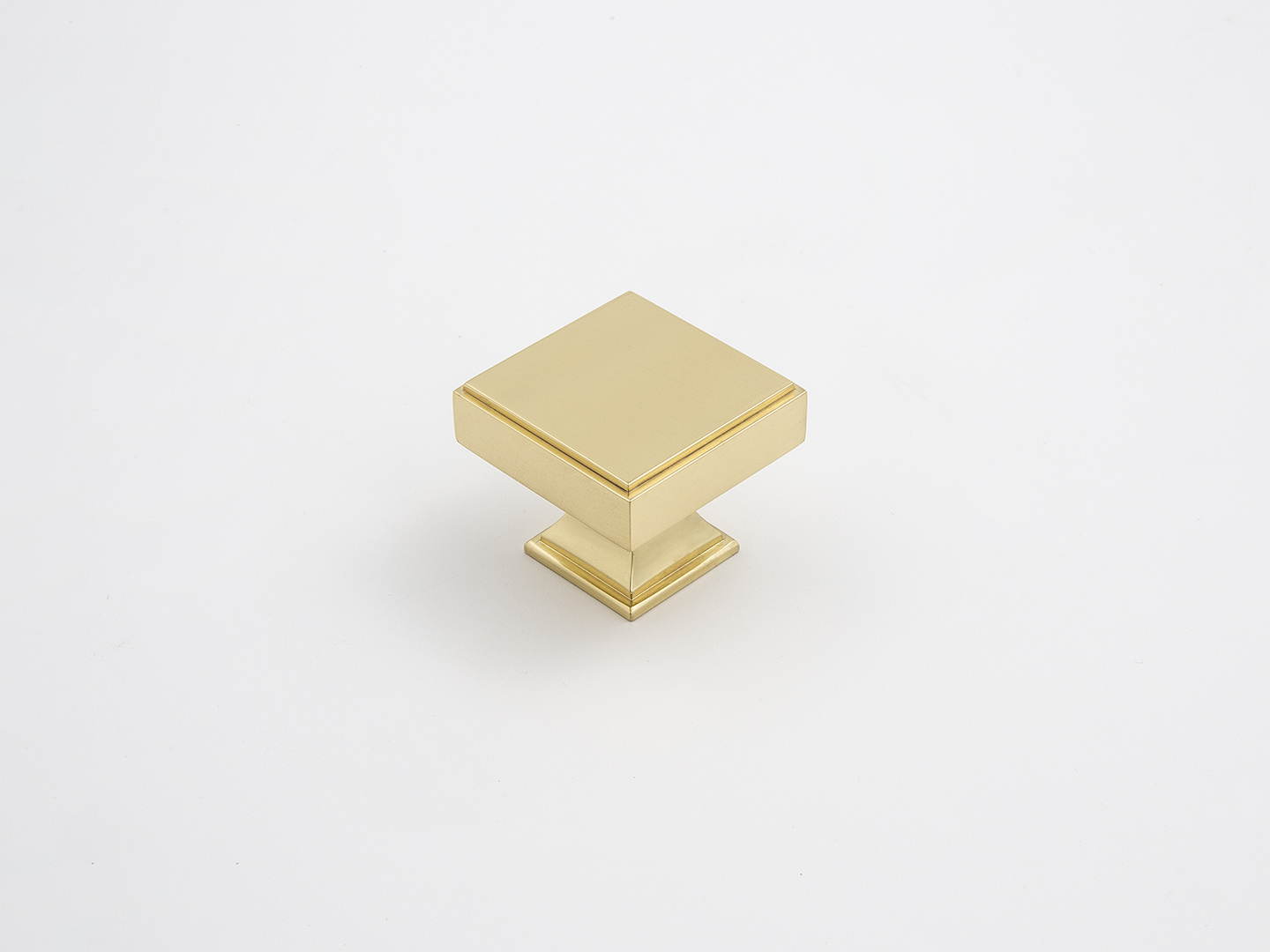 Мебельная ручка-кнопка Armac Martin Jefferson 32 мм полированная латунь