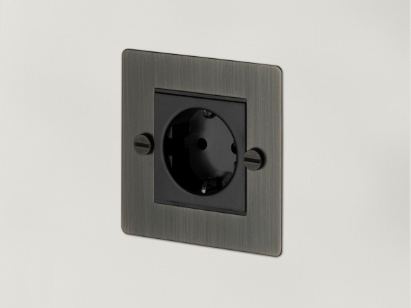 Розетка Buster & Punch одинарная 1G_Euro UK-MG-CO-1G-SM-A матовая бронза