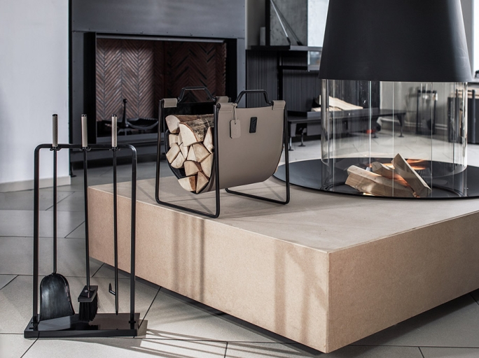 Каминный набор с дровницей FURNITEK FG-01122 чернёная латунь с полировкой