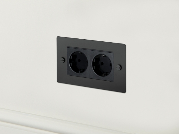 Розетка Buster & Punch двойная 2G_Euro UK-MG-CO-2G-BL-A чернёная латунь