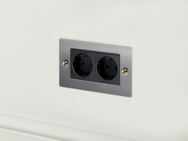 Розетка Buster & Punch двойная 2G_Euro UK-MG-CO-2G-ST-A матовый хром