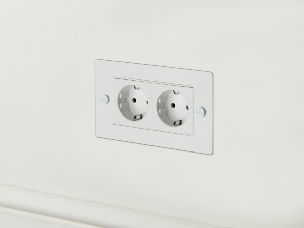 Розетка Buster & Punch двойная 2G_Euro UK-MG-CO-2G-WH-A белый