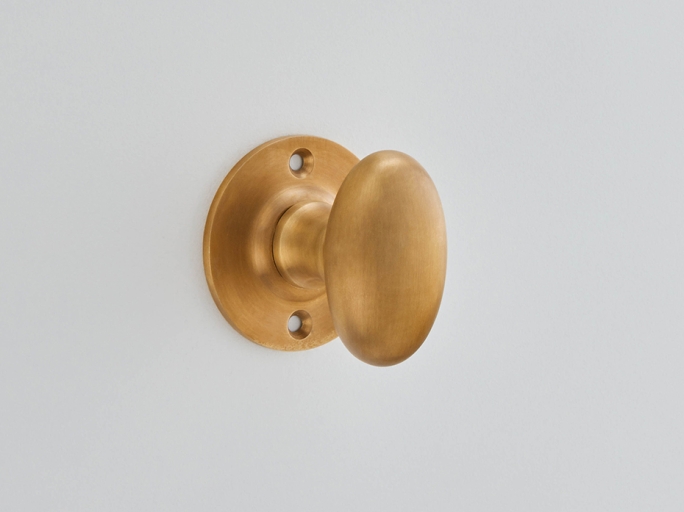 Дверная ручка-кноб на розетке Croft Small 4165 античная латунь