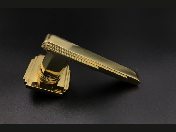 Дверная ручка Frank Allart на розетке 77326700 полированная латунь