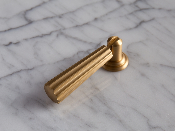 Мебельная ручка Oliver Knights Ren CH 50 мм матовая латунь