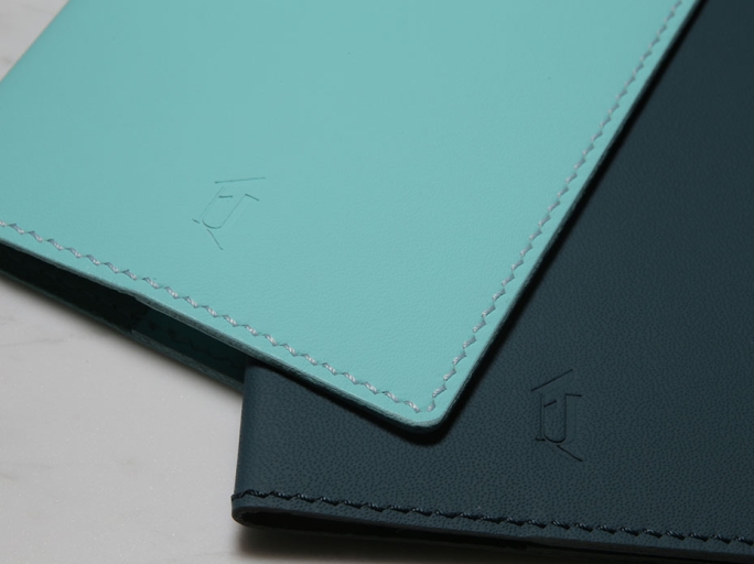 Обложка на паспорт FURNITEK модель FG-02019 из натуральной кожи цвет аквамарин