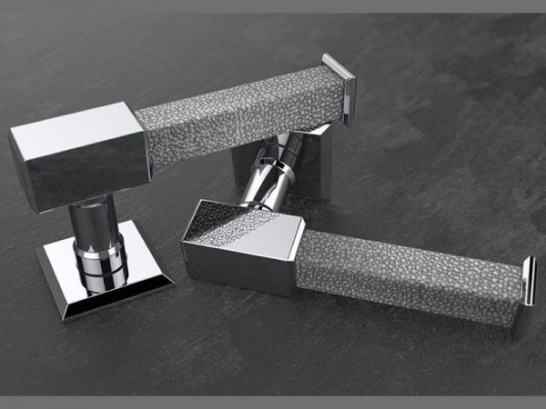 Дверная ручка на розетке Oliver Knights Shagreen полированный хром