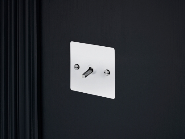 Выключатель тумблерный Buster & Punch одинарный UK-TO-CO-1G-WH-ST белый