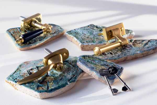 Оконные ручки из латуни